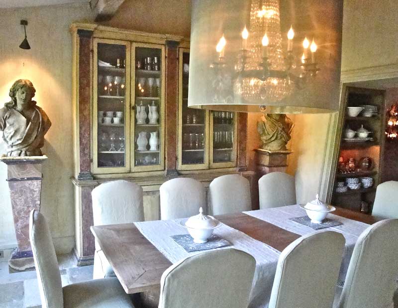 Salle à manger d’une bastide dans le Sud de la France